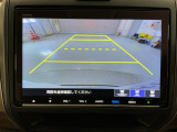 リバースギアに入れるだけで後方の表示へ切り替わります。夜間や雨の日の駐車も楽になりますよ。