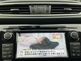 テレビ映像を表示できる画面を備えており、停車中の休憩時間などに映像を楽しめます。画面の周囲には操作ボタンもまとまり、視聴時の操作がしやすい配置です。