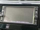 テレビ機能を備えており、停車中に映像やテレビ番組を視聴できます。画面には受信状況に関する案内も表示され、必要なときにメニューから選べるため、休憩時の過ごし方にも役立ちます。