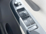 【電動格納ミラー】サイドミラーは電動格納式となっており、狭い駐車場でもキズがつくリスクを抑えられます。
