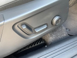 【パワーシート】スイッチ一つで簡単にシート位置の微調整が可能!電動だから力もいりません!自分に最適なシートポジションにセットして、快適なドライブをお楽しみください。