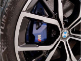 BMWの純正アロイホイールは軽量かつ強度にも優れているホイールで走行性能を引き上げる設計になっております。足元にもBMWは妥協がなくこだわっている個所になります。