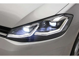 LEDヘッドライトを装備。LEDは、少ない電力で強い光を出せます。LEDヘッドライトを装備。LEDは、少ない電力で強い光を出せます。