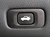 ボタン一つでトランクオープンが可能!車内から操作できる為、非常に便利な装備の一つとなります!