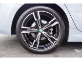 BMW承認の純正タイヤを装備しております☆お問合せ(無料ダイヤル)0078-6002-613077迄お待ちしております。大阪府吹田市芳野町5-55 毎水曜、第二・第三火曜日定休 営業時間10:00〜18:00
