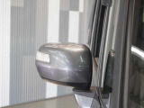 ◆ドアミラーウインカー◆ドアミラーにウインカーを装備しています。対向車に自身の進行方向を合図し安全に運転できます。