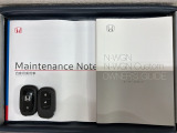 スマートキーは鍵をバッグに入れたままでもドアロックの開閉やエンジンのON・OFFができます。夜間や雨の日も鍵を探さなくて良いので便利です。