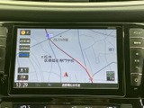 地図上に現在地や道路、周辺施設が表示され、目的地までのルートを確認しやすい画面です。案内内容を見ながら行き先を把握でき、初めての場所へのお出かけにも便利です。
