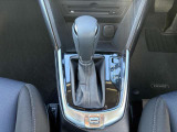 オートマチックトランスミッションにはSKYACTIV-DRIVE 6ATが採用されています。走行モードを切り替えることができるドライブセレクションを装備。峠道や高速道路の合流・追い越し時にお使いください。
