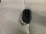 スマートキーは荷物を持っている時でも、キーを取り出さずドアの施錠・開錠ができます。