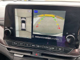 空から車を見たような「アラウンドビューモニター」!車の周りが一目で確認できるので、小さなお子様や障害物があっても安心して乗ることができます。