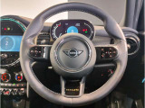 ミニ独特のゴーカートフィーリングと呼ばれる軽快なハンドリングはAT車、MT車のどちらでも楽しめます。