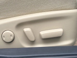 【パワーシート】スイッチ一つで簡単にシートの微調整が可能!電動だから力もいりません!快適なシートポジションにセットして、快適なドライブをお楽しみください。