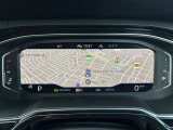 【Digital Cockpit Pro】ナビゲーションのマップを中央により大きくワイドに映し出すこともでき、少ない視線移動でナビ画面を確認できます。