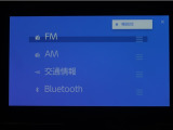 ディスプレイオーディオを装備。スマートフォンと車を繋ぐことで、これまでのナビに加えて色々なサービスが楽しめます。
