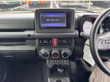 すっきりとまとまった使いやすいエアコンパネルデザインです♪オートエアコン機能がついていますので温度を設定しておけば室内は快適そのもの!