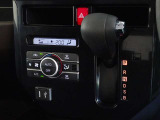車内を快適に、オートエアコンを装備しています。