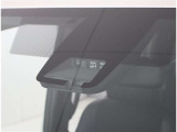 サポカーは、高齢運転者を含めたすべてのドライバーによる交通事故の発生防止・被害軽減対策の一環として、国が推奨する新しい自動車安全コンセプトです。詳しくは販売店スタッフまでおたずねください。