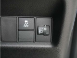 横滑りなどクルマの急激な挙動変化を抑制する「VSA」を搭載。