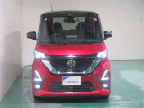 明度の高いLEDヘッドライトで、夜間の運転も安心です。