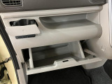 当店でご購入頂いた車両は全車車検整備又は法定12か月点検を行い、エンジンオイル・オイルフィルター・フロントワイパーゴム・バッテリーの交換を行っています、整備費用は本体に含まれてますので安心ですよ♪