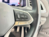 マルチファンクションスイッチつきの本革巻きステアリングは、より安全な長時間ドライブをサポートします。