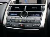 シートエアコンの操作スイッチです。暑い時期の運転にうれしい装備です。