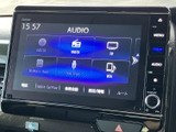 DVDやCD、ラジオ、テレビなど、音楽や映像の再生メニューを画面から選択できます。再生したい項目を確認しながら選びやすく、移動中の音楽から停車時の視聴まで活用の幅が広がります。