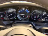 センターアナログ レブカウンター、左右の2つの7インチ液体ディスプレー
