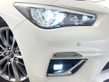 【LEDヘッドライト】悪天候や夜間走行時も良好な視界を確保し安心して運転できる高輝度LEDヘッドライトを装備!点灯速度が早く、消費電力も抑えられています。