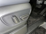 パワーシート搭載。微妙な調整が手軽にでき、ピッタリのポジションで運転することが可能です。