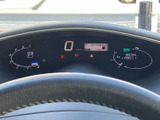 速度や各種表示を運転席正面で確認でき、必要な情報を視線移動を抑えて把握しやすい配置です。表示がまとまっているため、出発前や走行中の確認にも役立ちます。