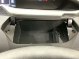 専門業者にて内外装のクリーニングを実施しております!