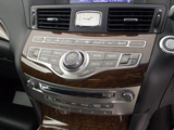 使いやすさや安全性を追求したステアリング周り!高級車ゆえにスイッチ類が多いのも特徴ですね!考え尽くされた配置ですぐに使いこなす事が出来ますのでご安心下さい!是非、体感してみて下さい!!