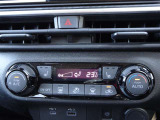 フルオートエアコン  「オート」を使って温度設定、車内の温度はいつも快適ですよ♪