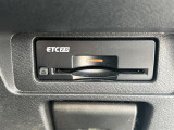 【ETC2.0(DSRC)】ETCカードを挿入すれば料金所はノンストップで通過できます。ETC限定の割引や、高速道路の情報提供サービスを利用できます。