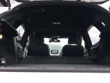 荷室側から見た室内です。後席背面までフラットに近い状態で使えます。