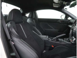 【フロントシート】運転しやすいドライバーズコックピット!ドライブが楽しくなります。