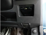 ETC!料金所も止まる事無くスイスイです!窓を開ける必要も無いので雨や花粉、排気ガスの浸入もありません!今や必需品ですネ!