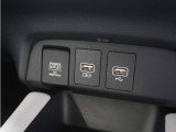 ◆USBチャージャー、12Vの電源ソケット◆使いやすい場所に装備されています。