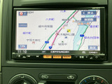 鮮明な地図表示で、目的地へのナビゲーションがスムーズに行えます。最新の交通情報も確認でき、安心ドライブをサポート。