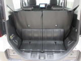 4名乗車時の荷室です。