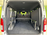 普段のお買い物や通勤、送迎等に十分な荷室スペースを確保しております。セカンドシートを倒すと、大きな荷物の積載も可能です♪