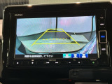 リバースギアに入れるだけで後方の表示へ切り替わります。夜間や雨の日の駐車も楽になりますよ。
