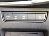 パーキングセンサーやi-stop操作スイッチを装備。状況に応じて機能を活用でき、駐車時や狭い場所での車両周囲確認をサポートします。