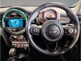 ミニ独特のゴーカートフィーリングと呼ばれる軽快なハンドリングはAT車、MT車のどちらでも楽しめます。