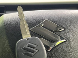 【キーレス】少し離れた場所からでもボタン一つでドアの開錠・施錠ができるのでとっても便利!ドアの鍵穴周りに傷をつけることもありません♪