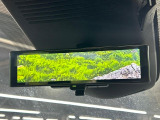 【インテリジェントルームミラー】後席の大きな荷物や同乗者で後方が確認しづらい時でも安心!カメラが撮影した車両後方の映像をルームミラー内に表示。クリアな視界で状況の確認が可能です!
