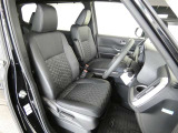 高いホールド性で運転姿勢が安定します。長距離ドライブでも疲れにくいのが魅力です。快適なドライビングライフをお送りください♪