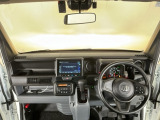 【前方視界】開放的な前方視界!運転がしやすく疲れにくいです♪窓が大きく、見通しがとっても良いおクルマですよ♪